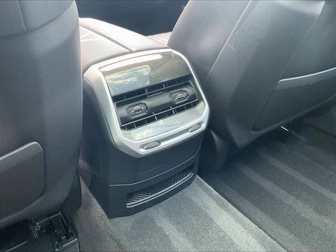 Used 2024 BMW 740i RWD image 10