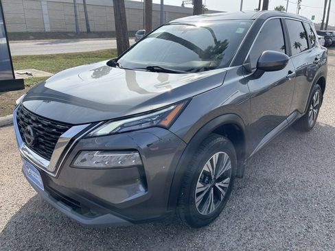 Used 2023 Nissan Rogue SV image 3