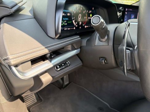 Used 2024 Chevrolet Corvette Stingray Premium Cpe w/ Z51 Performance Package image 31