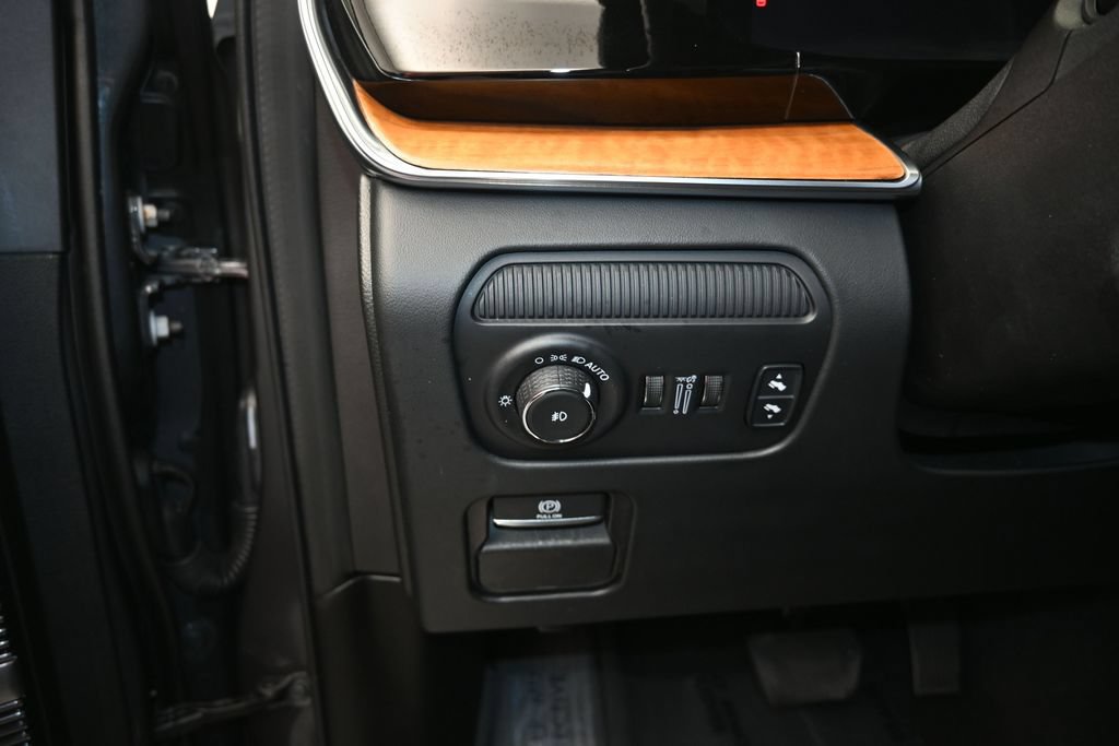 Used 2024 Jeep Grand Wagoneer L Series III AWD/4WD image 13