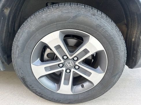 Used 2025 Honda Pilot EX-L image 14