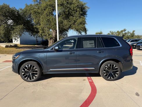 New 2026 Volvo XC90 T8 Plus w/ Protection Package Premier image 3