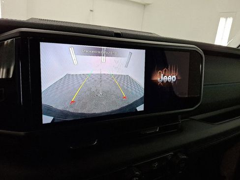 Used 2024 Jeep Wrangler Rubicon image 15