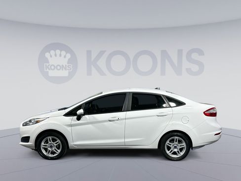 Used 2019 Ford Fiesta SE image 2