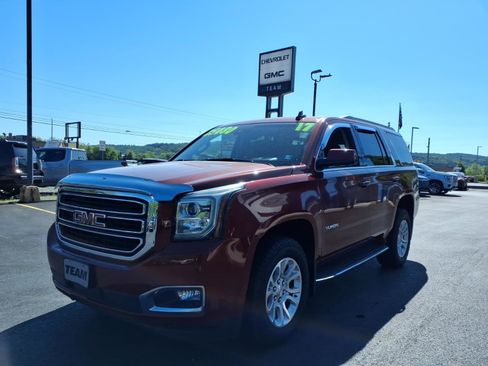 Used 2017 GMC Yukon SLT AWD/4WD image 3