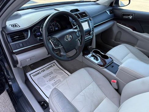 Used 2014 Toyota Camry XLE w/ Leather Package image 9