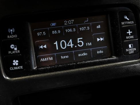 Used 2017 Dodge Journey SE image 28