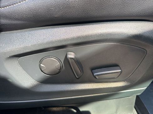 Used 2020 Ford Explorer XLT w/ Equipment Group 202A image 34