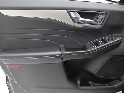 Used 2022 Ford Escape SEL image 15