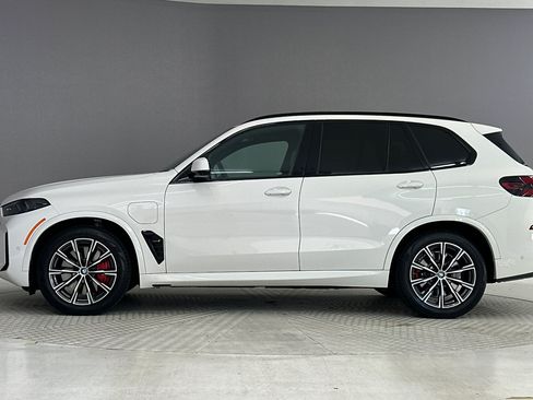 Used 2024 BMW X5 xDrive50e w/ Executive Package AWD/4WD image 2