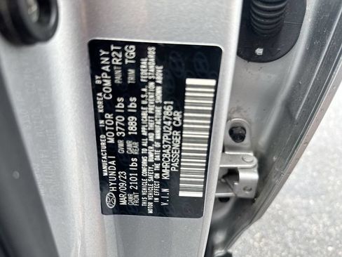 Used 2023 Hyundai Venue SEL FWD image 28