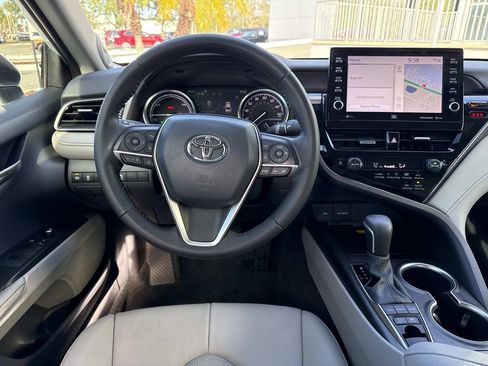 Used 2022 Toyota Camry XLE image 16