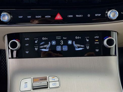 New 2026 Genesis GV70 2.5T Advanced image 14