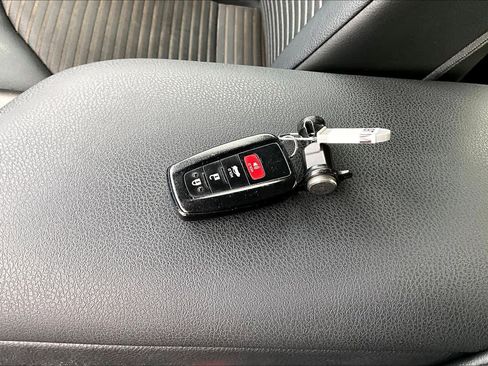 Certified 2021 Toyota Camry SE w/ Convenience Package image 27