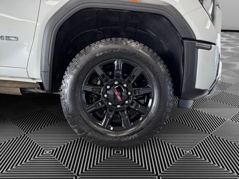 Used 2025 GMC Sierra 2500 AT4 image 10