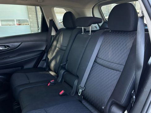Used 2019 Nissan Rogue SV AWD/4WD image 9