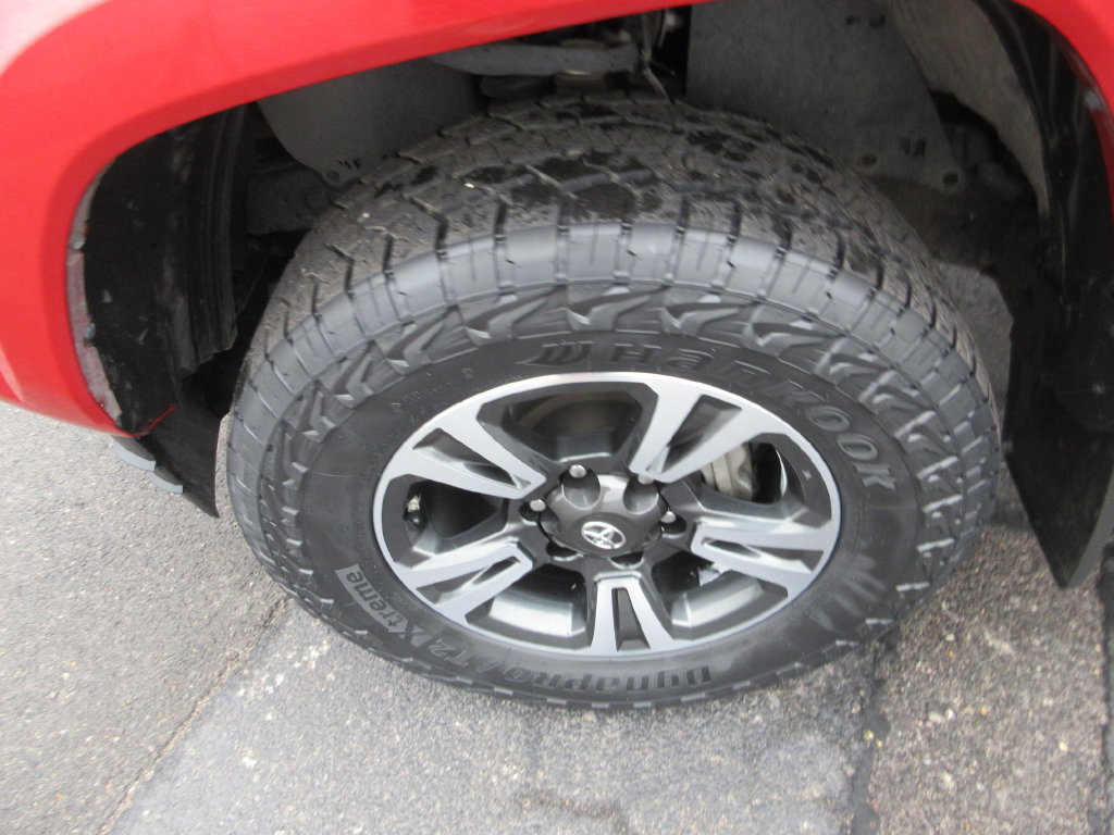 Used 2018 Toyota Tacoma TRD Sport AWD/4WD image 15