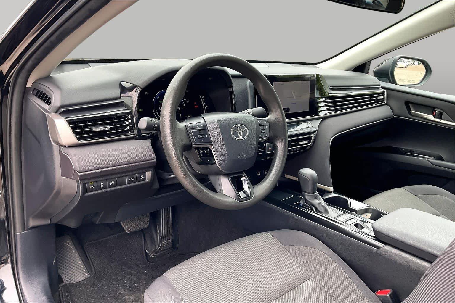 Used 2025 Toyota Camry LE FWD image 17
