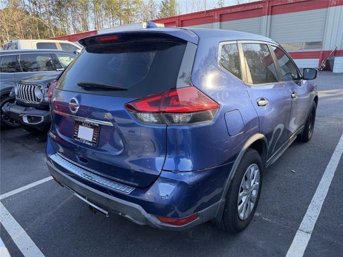 Used 2018 Nissan Rogue S image 4