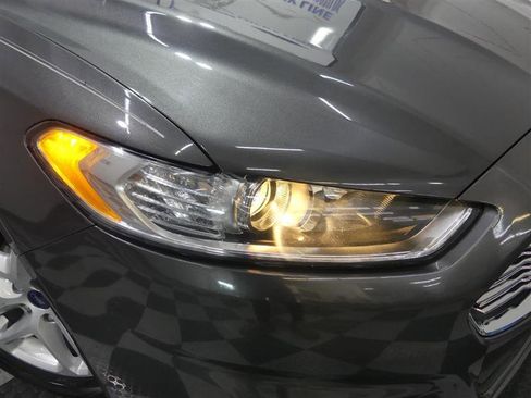 Used 2016 Ford Fusion SE image 14