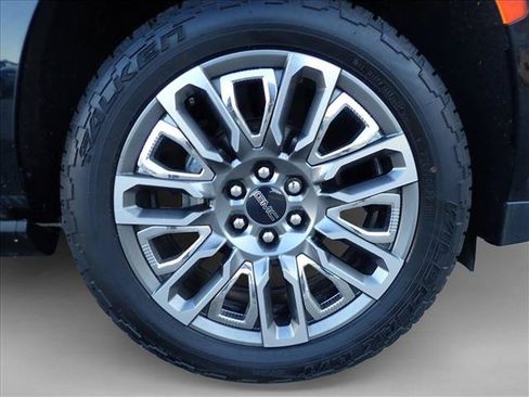 Used 2023 GMC Yukon Denali Ultimate AWD/4WD image 7