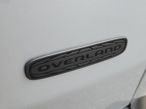 New 2026 Jeep Cherokee Overland w/ Trailer Tow Group AWD/4WD image 8