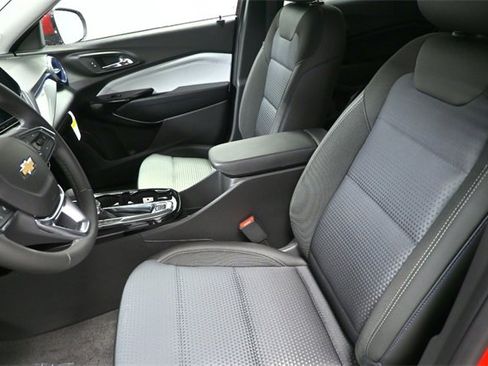 New 2026 Chevrolet Trax LT w/ Driver Confidence Package image 9