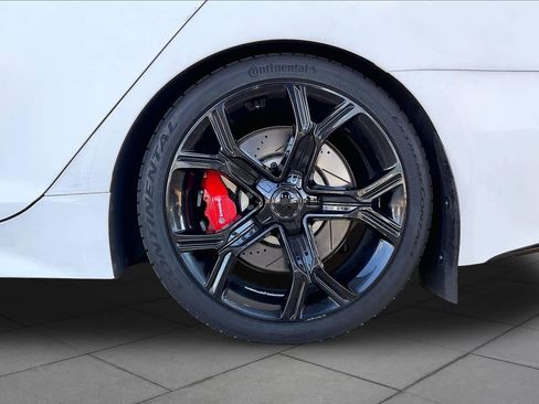 Used 2018 Kia Stinger GT2 AWD/4WD image 11