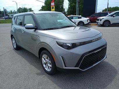 Used 2025 Kia Soul LX w/ LX Technology Package