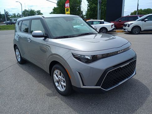 Used 2025 Kia Soul LX w/ LX Technology Package image 1