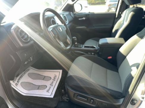 Used 2021 Toyota Tacoma TRD Sport image 18