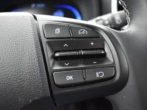 Used 2024 Hyundai Venue Limited image 24