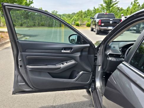Used 2022 Nissan Altima 2.5 SR FWD image 21