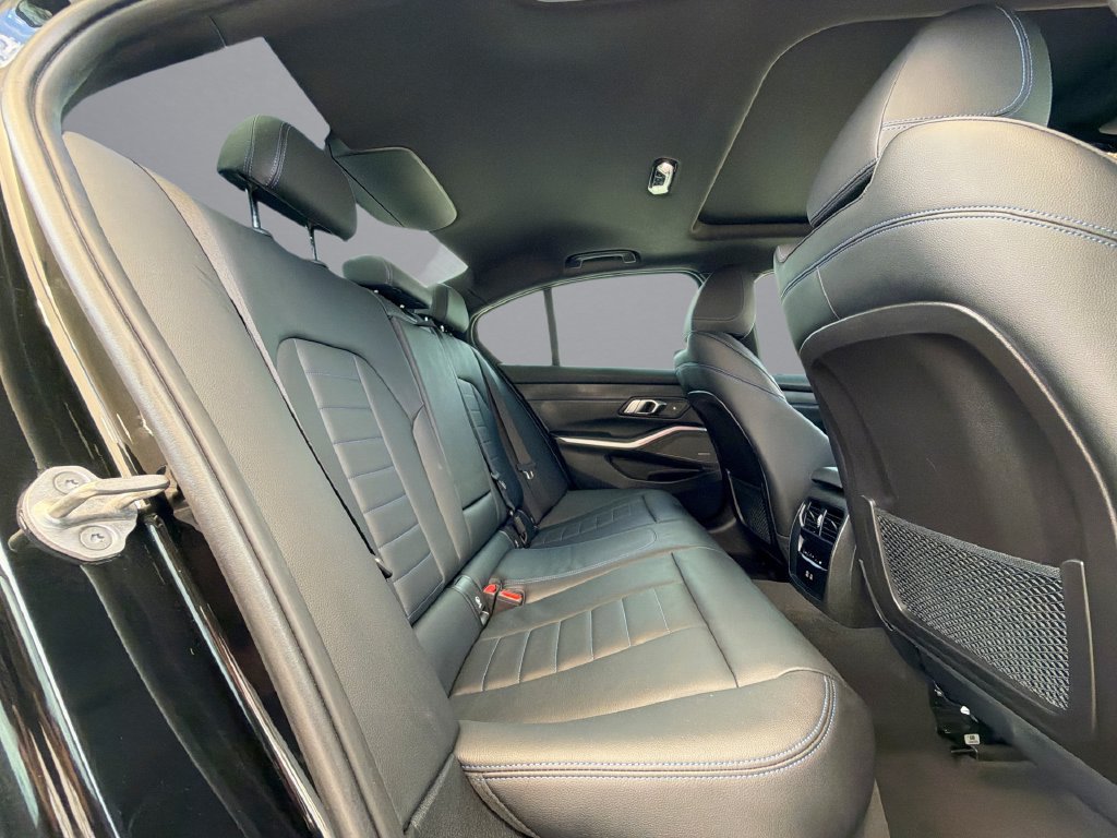 Used 2023 BMW M340i RWD image 17