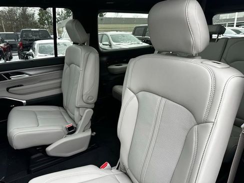 New 2025 Jeep Wagoneer L Series III w/ Quick Order Package 25C Super image 32