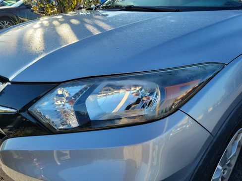 Used 2017 Honda HR-V LX image 5