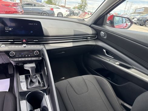 Used 2023 Hyundai Elantra SEL w/ Convenience Package FWD image 15
