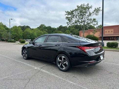 Used 2023 Hyundai Elantra Limited FWD image 3