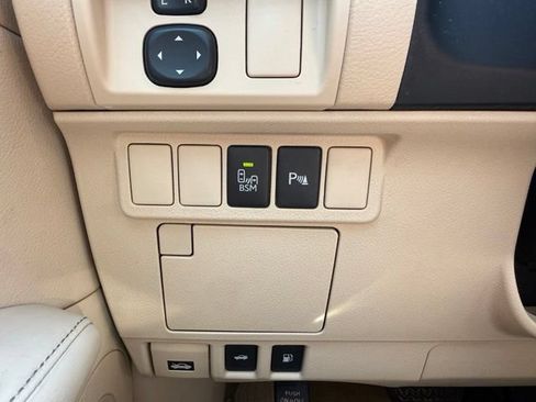 Used 2013 Lexus ES 300h w/ Luxury Pkg FWD image 28