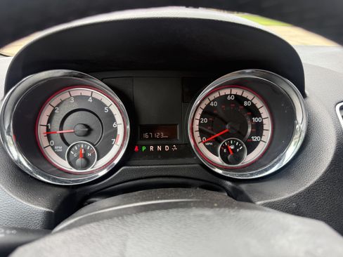 Used 2017 Dodge Grand Caravan SXT FWD image 18
