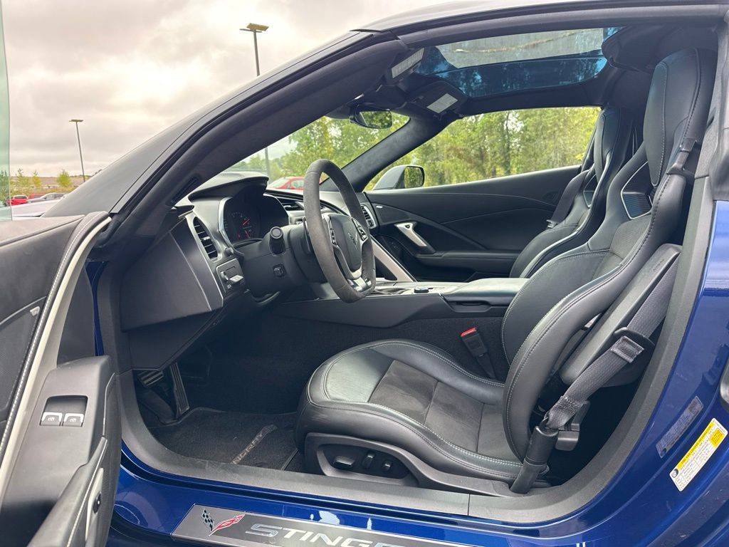 Used 2017 Chevrolet Corvette Stingray Coupe RWD image 8
