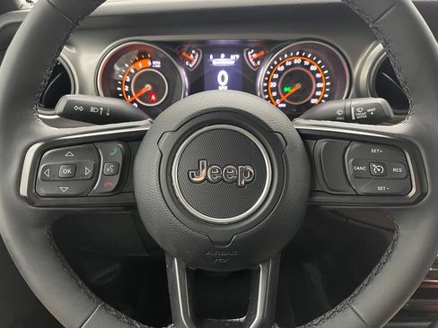Used 2023 Jeep Gladiator Sport AWD/4WD image 20