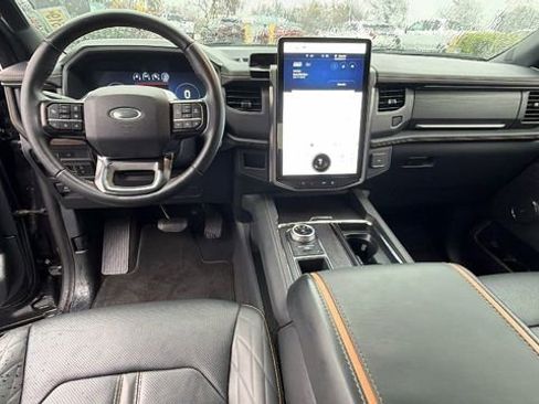 Used 2024 Ford Expedition Platinum image 18
