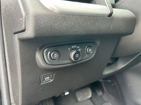 Used 2024 GMC Terrain SLT image 22