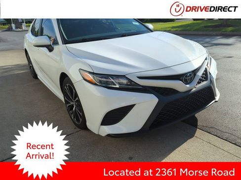 Used 2019 Toyota Camry SE FWD image 1