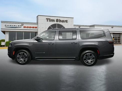 Used 2024 Jeep Wagoneer L Series II w/ Flexible Seating Group AWD/4WD image 2