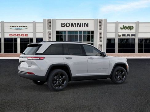 New 2025 Jeep Grand Cherokee Limited w/ Black Appearance Package image 4