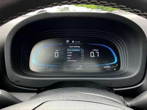Used 2025 Hyundai Venue SEL FWD image 12