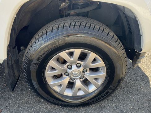 Used 2016 Toyota Tacoma SR5 w/ SR5 Appearance Package (SN) image 13