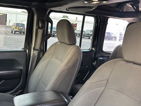 Used 2019 Jeep Wrangler Unlimited Sport image 21